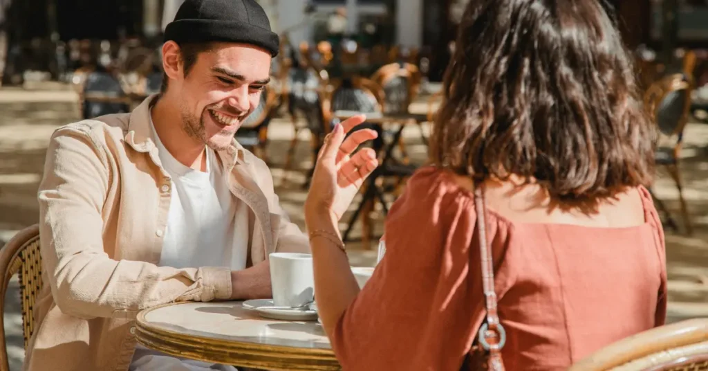 An image of two people who met online on their first date, highlighting online dating tips.